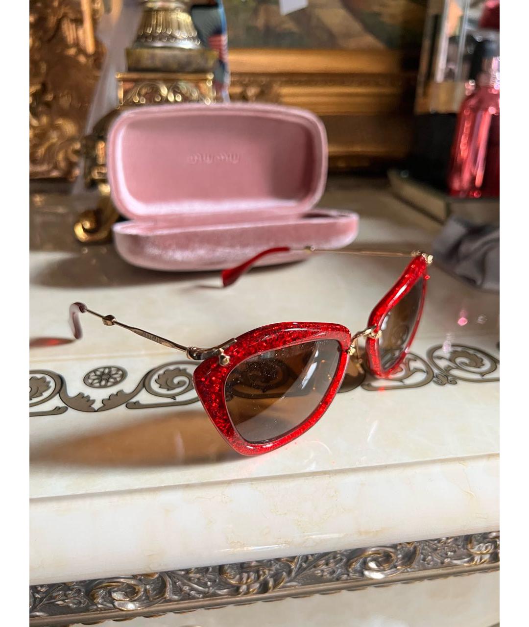 MIU MIU Красные пластиковые солнцезащитные очки, фото 2