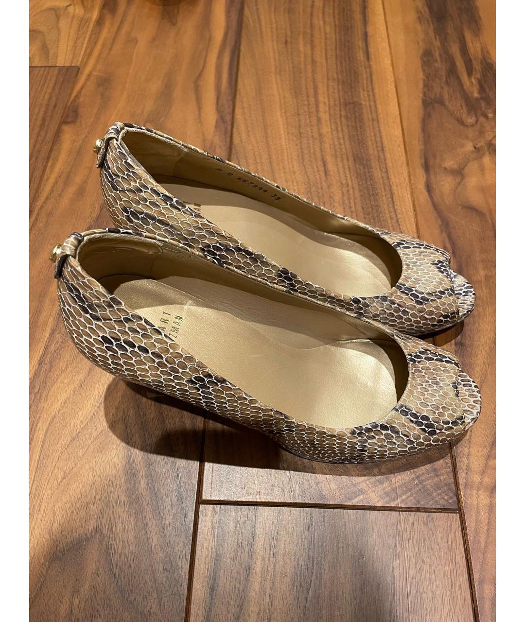 STUART WEITZMAN Бежевые кожаные туфли, фото 4