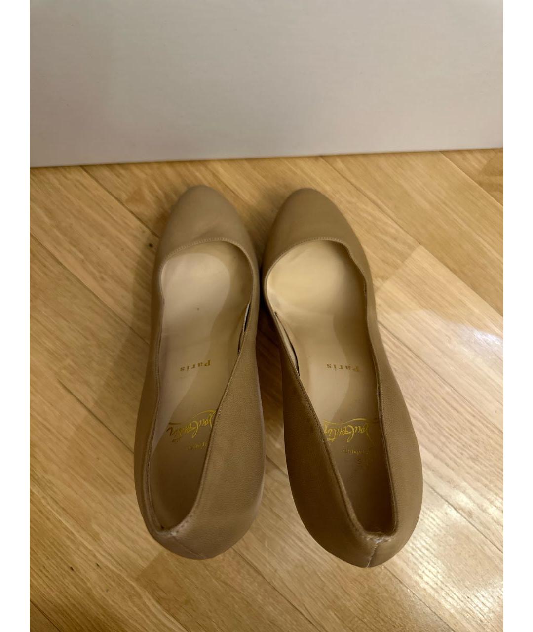 CHRISTIAN LOUBOUTIN Бежевые кожаные туфли, фото 3