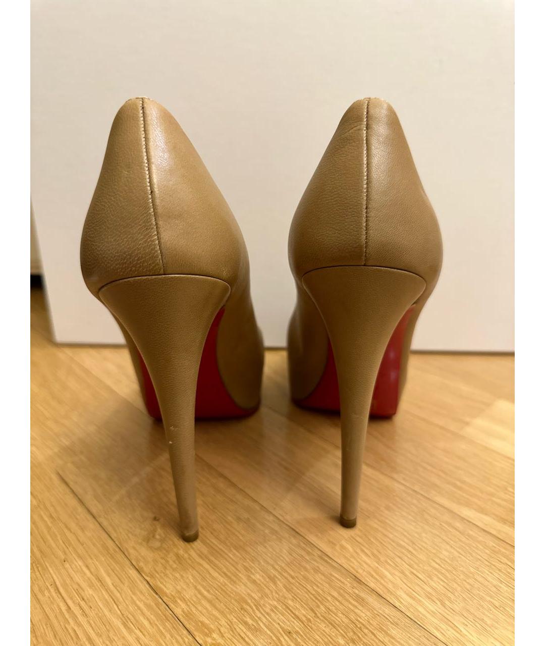 CHRISTIAN LOUBOUTIN Бежевые кожаные туфли, фото 4