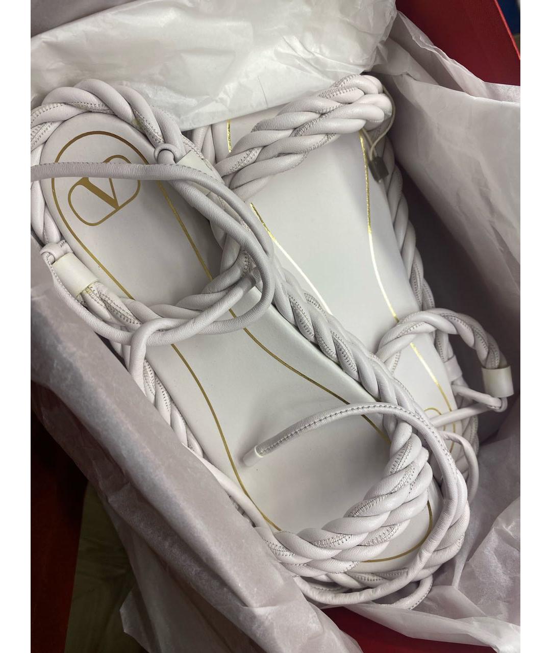 VALENTINO Белые кожаные босоножки, фото 4