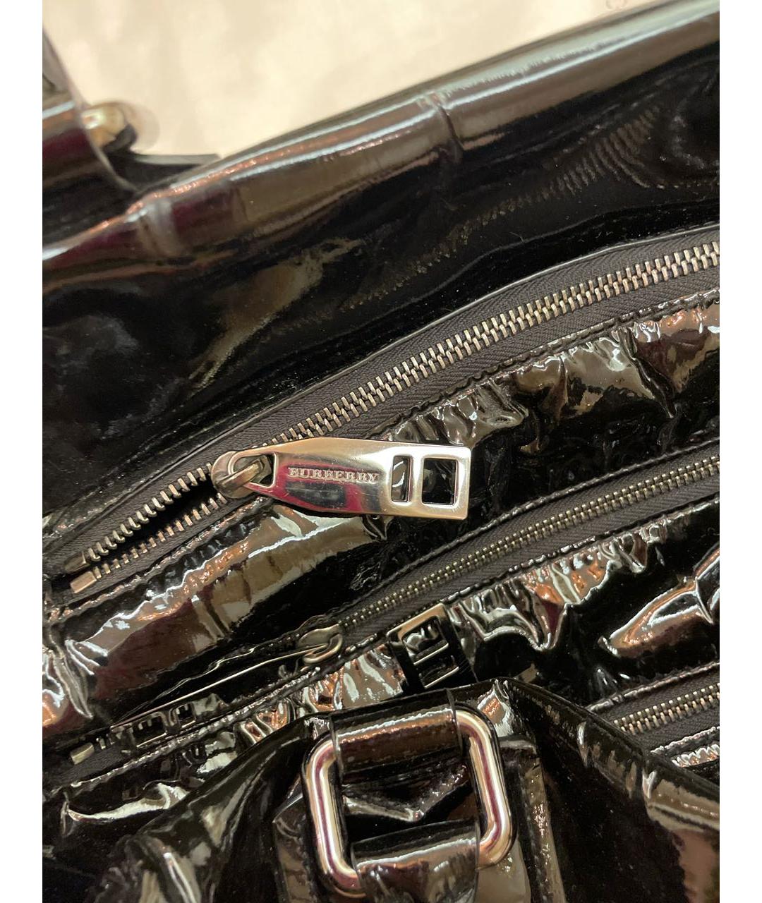 BURBERRY Черная сумка с короткими ручками из лакированной кожи, фото 3