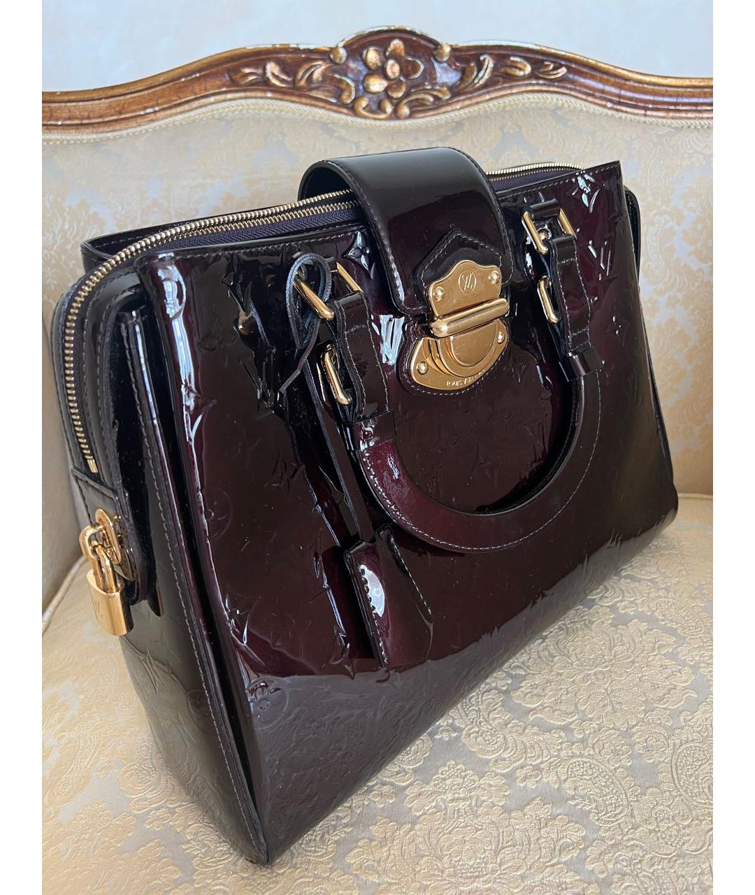 LOUIS VUITTON PRE-OWNED Бордовая сумка с короткими ручками из лакированной кожи, фото 2