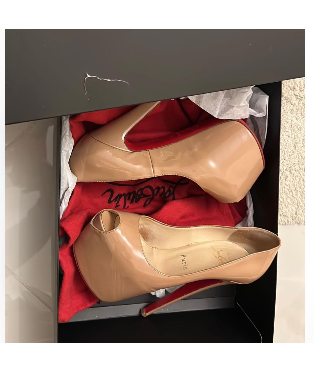 CHRISTIAN LOUBOUTIN Бежевые туфли из лакированной кожи, фото 3