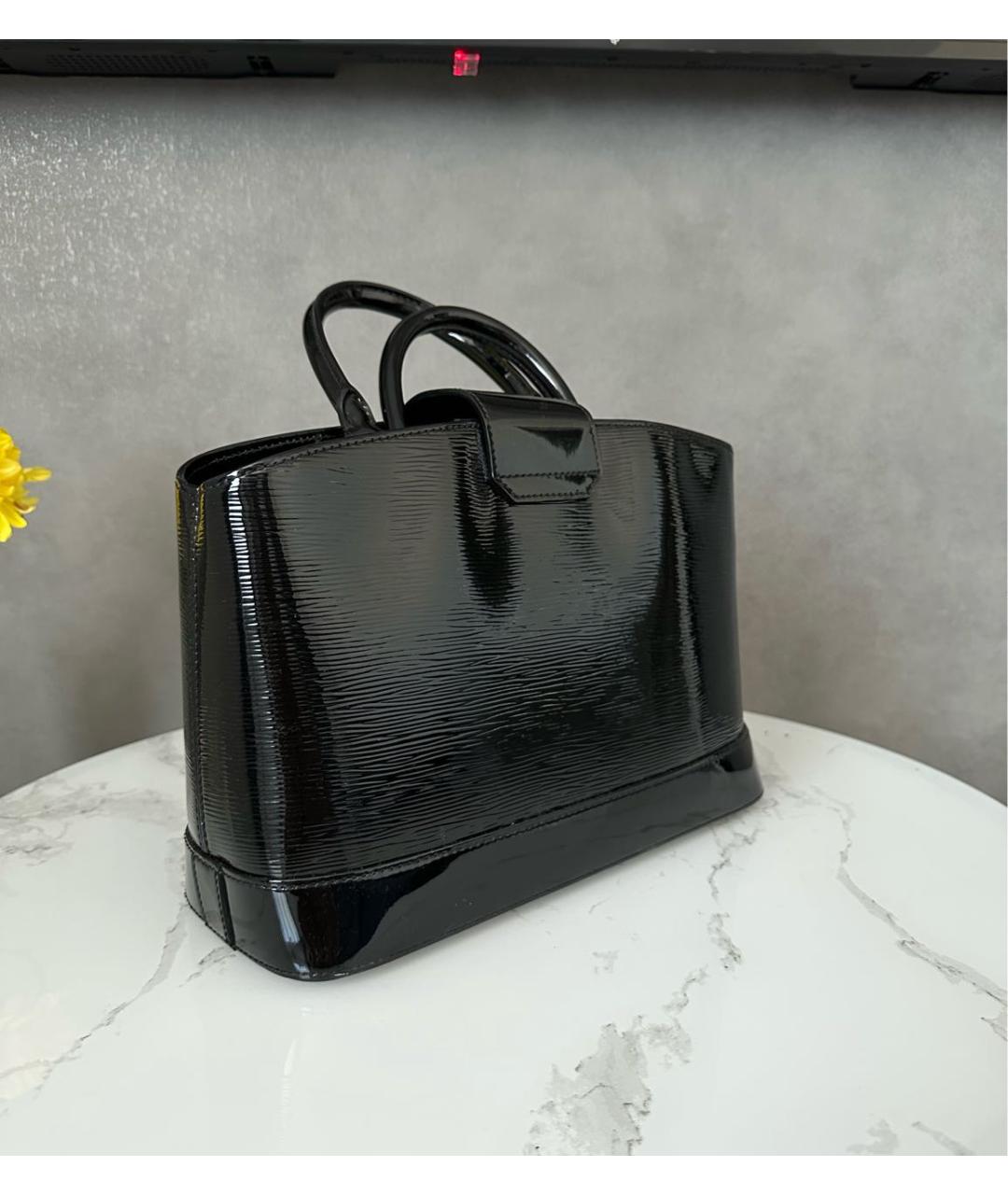 LOUIS VUITTON Черная сумка с короткими ручками из лакированной кожи, фото 3