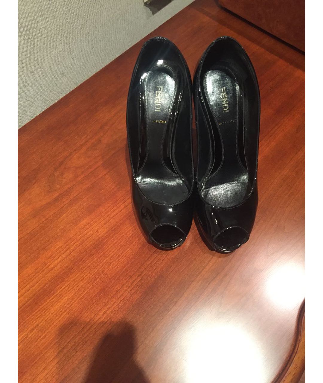 FENDI Черные туфли из лакированной кожи, фото 2