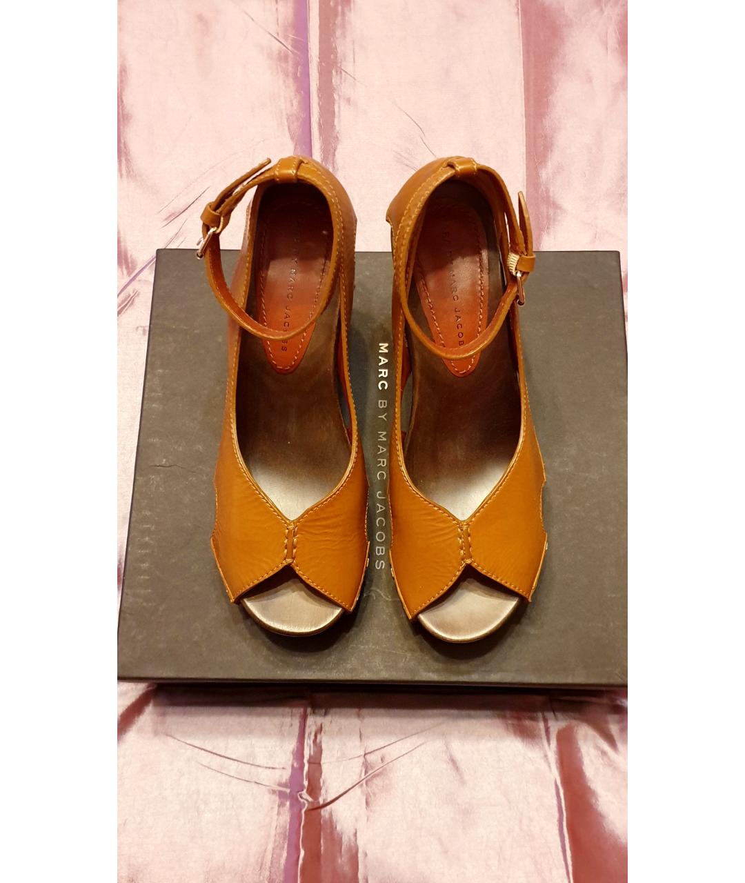 MARC BY MARC JACOBS Горчичные туфли из лакированной кожи, фото 2