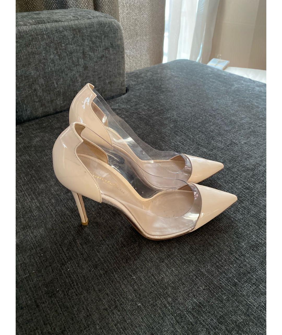 GIANVITO ROSSI Бежевые туфли из лакированной кожи, фото 5