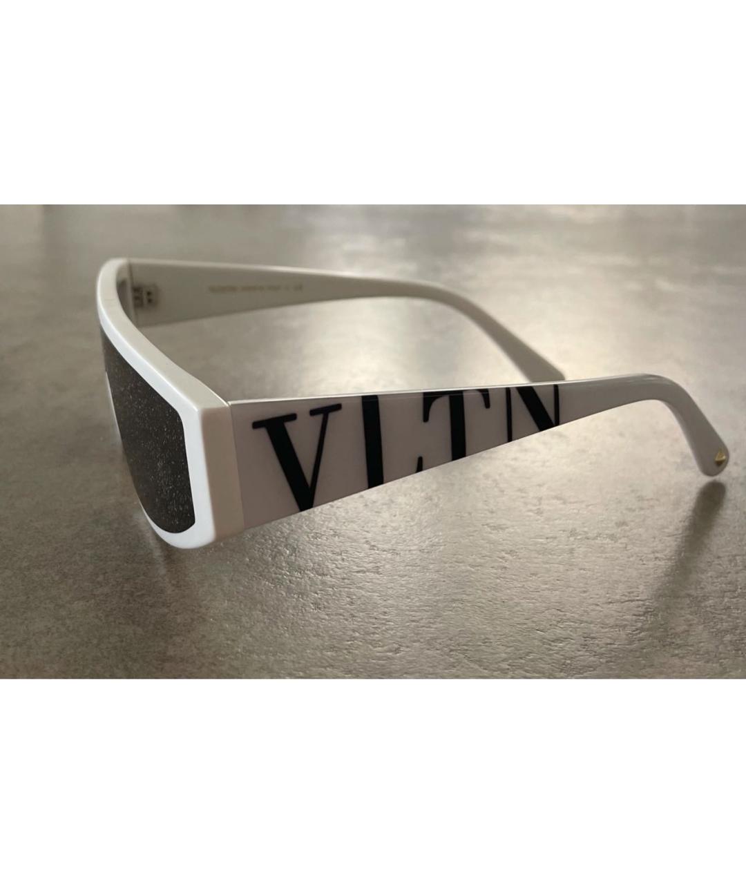 VALENTINO Белые пластиковые солнцезащитные очки, фото 3