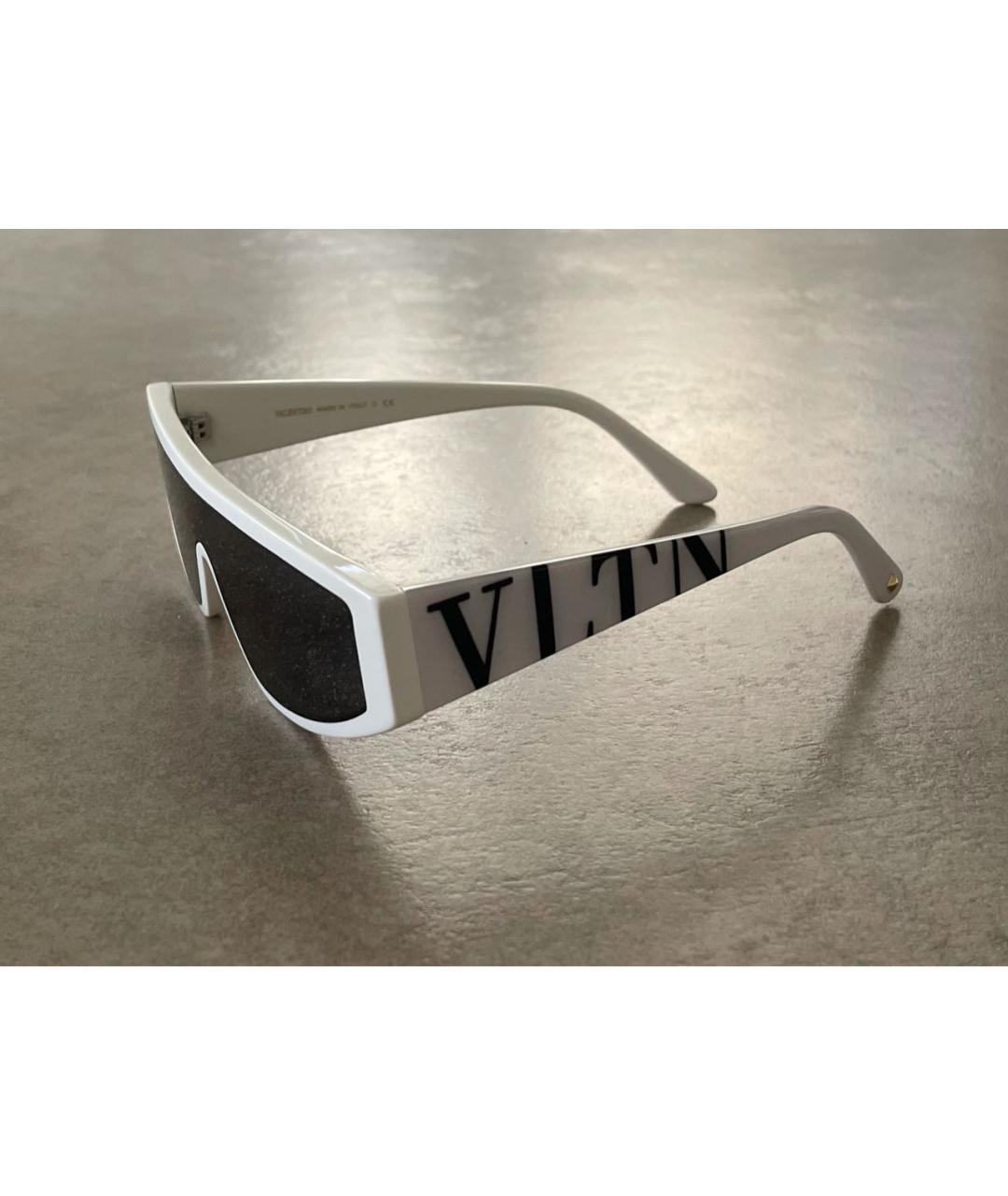VALENTINO Белые пластиковые солнцезащитные очки, фото 2