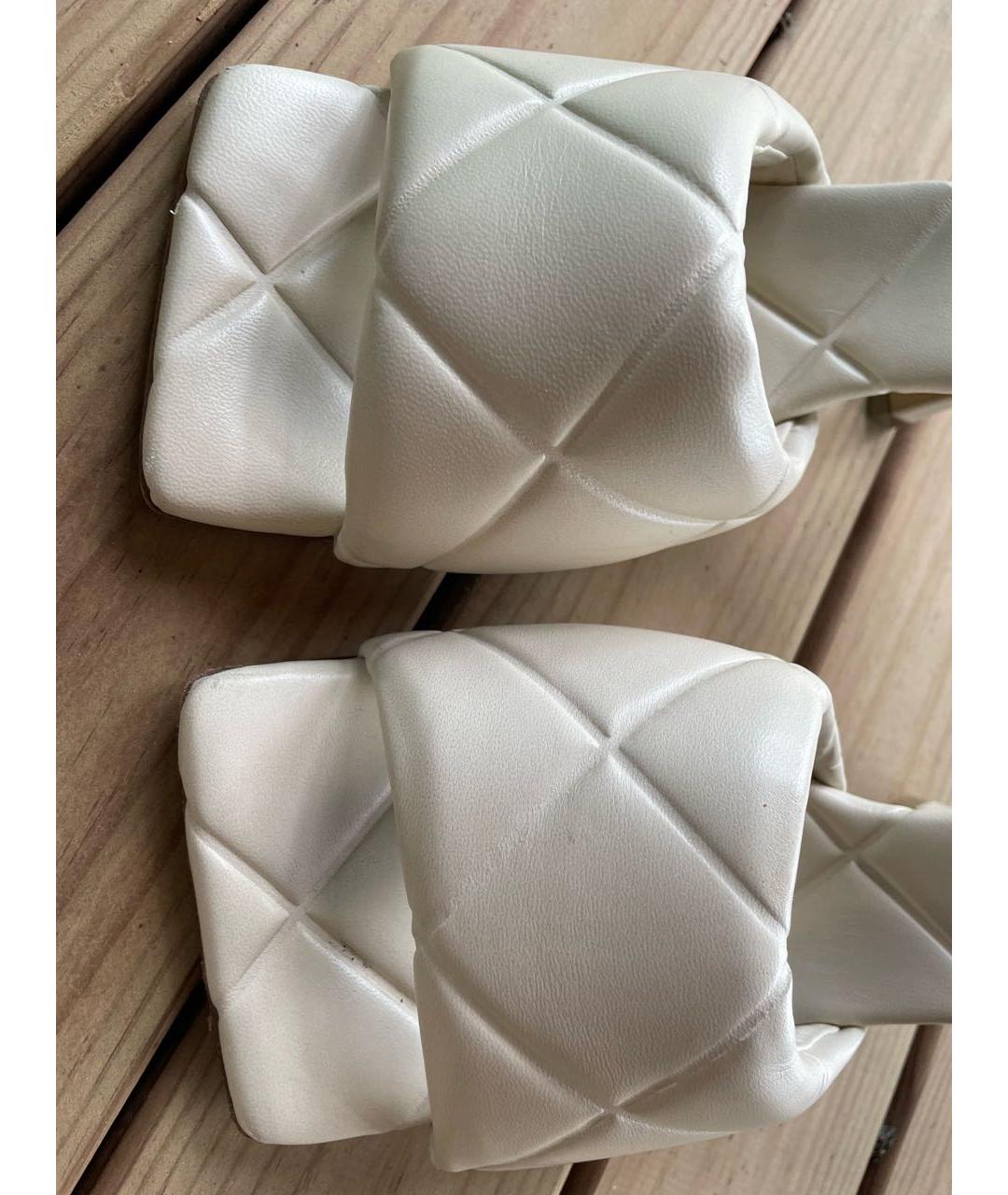 BOTTEGA VENETA Белые кожаные мюли, фото 5