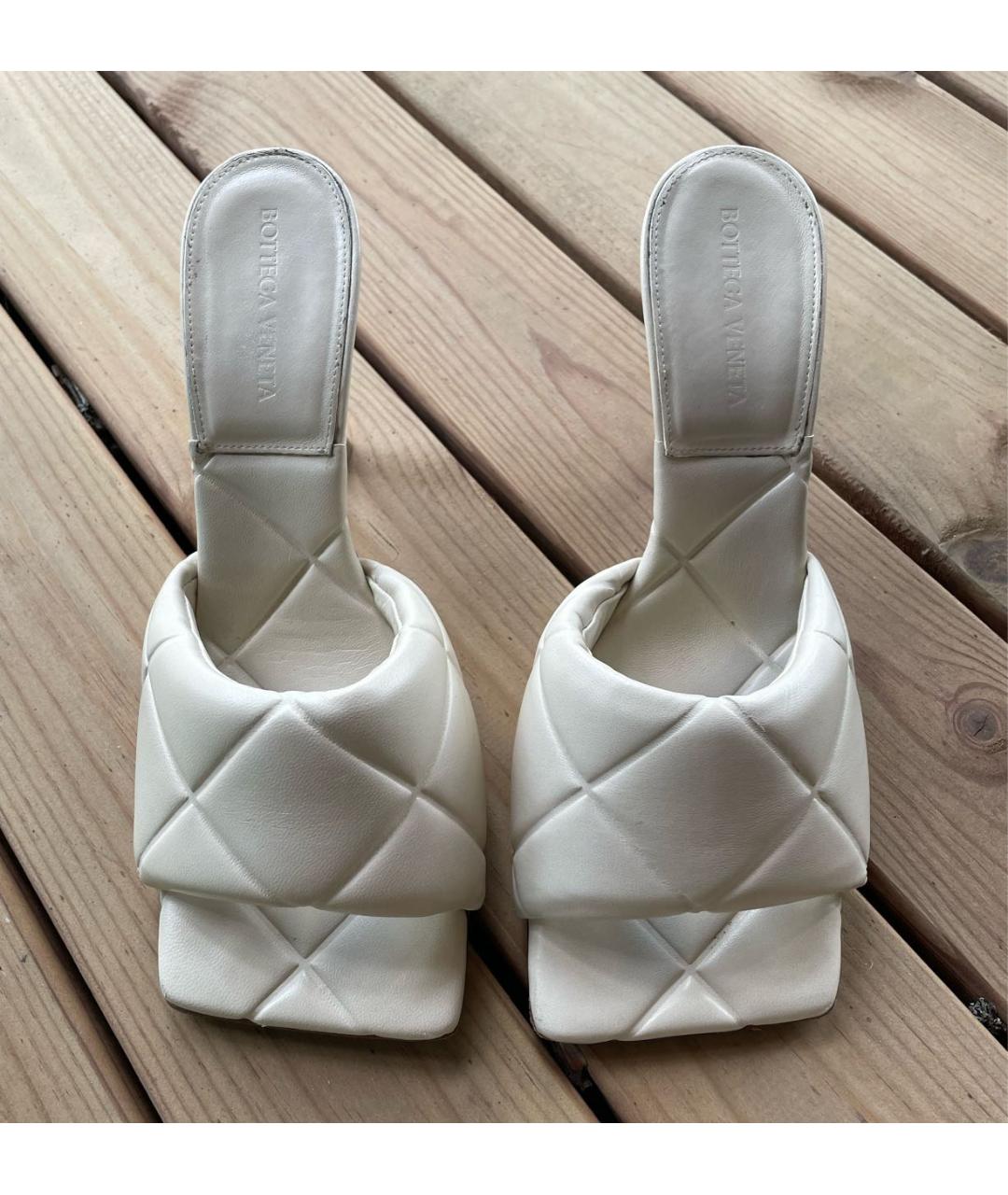 BOTTEGA VENETA Белые кожаные мюли, фото 2