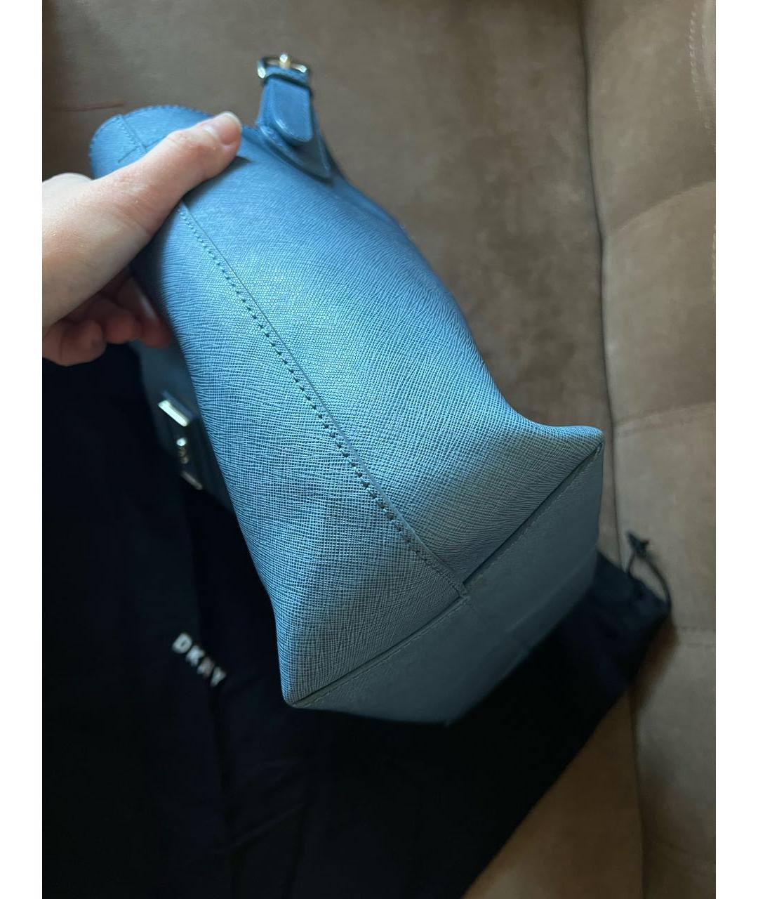 DKNY Голубая кожаная сумка с короткими ручками, фото 3