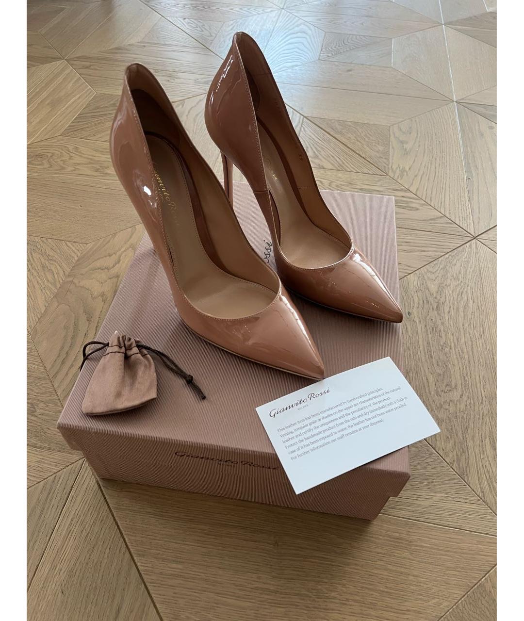 GIANVITO ROSSI Бежевые туфли из лакированной кожи, фото 3