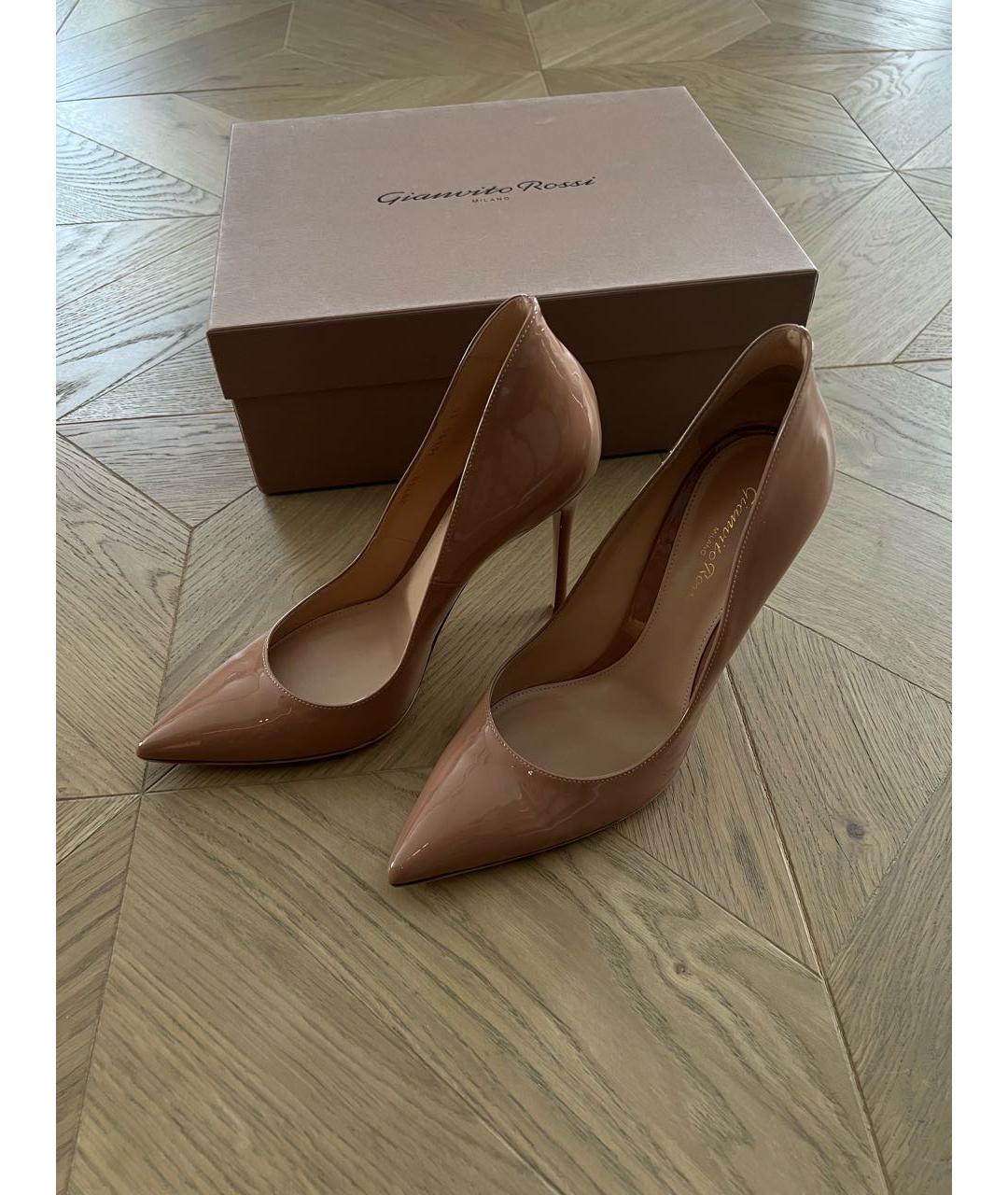 GIANVITO ROSSI Бежевые туфли из лакированной кожи, фото 4