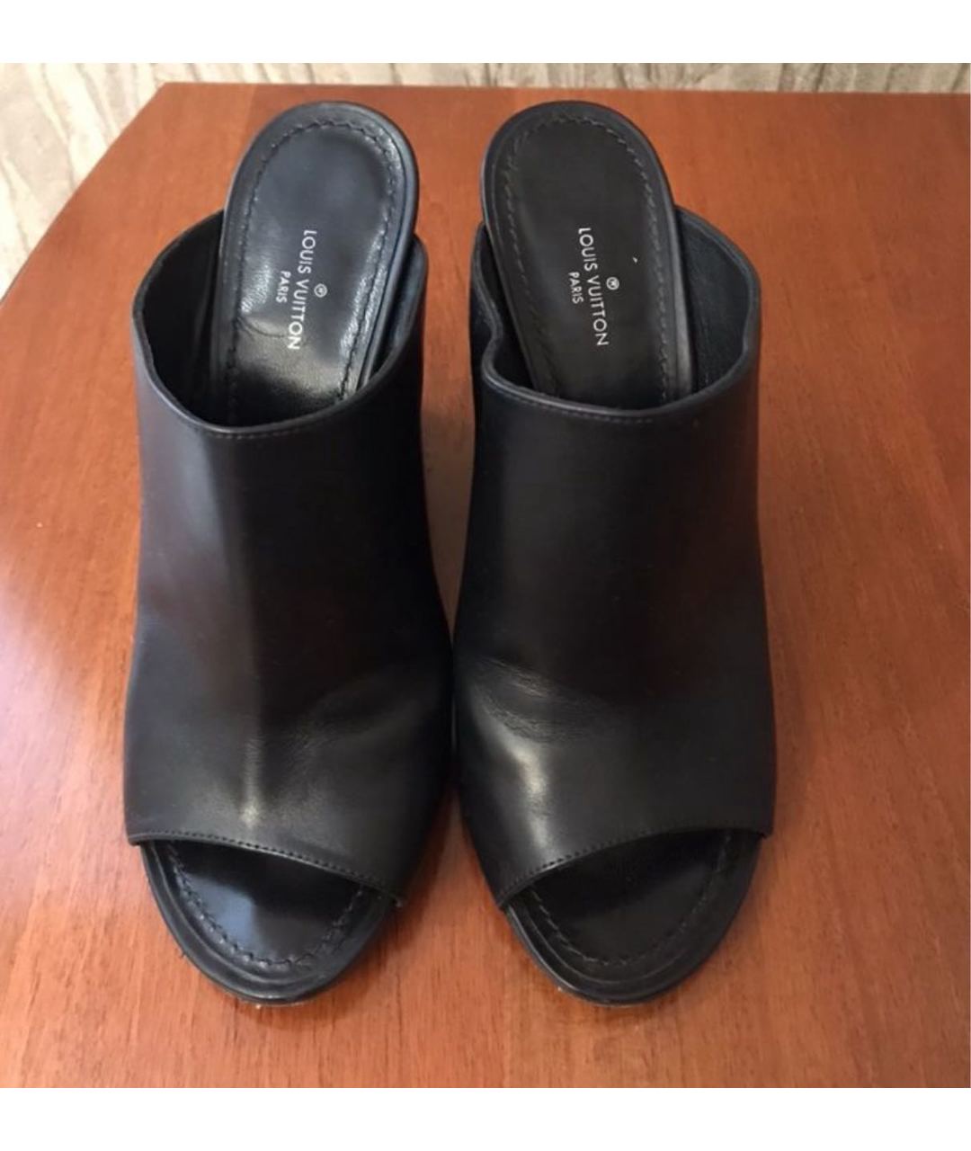 LOUIS VUITTON PRE-OWNED Черные кожаные сандалии, фото 2