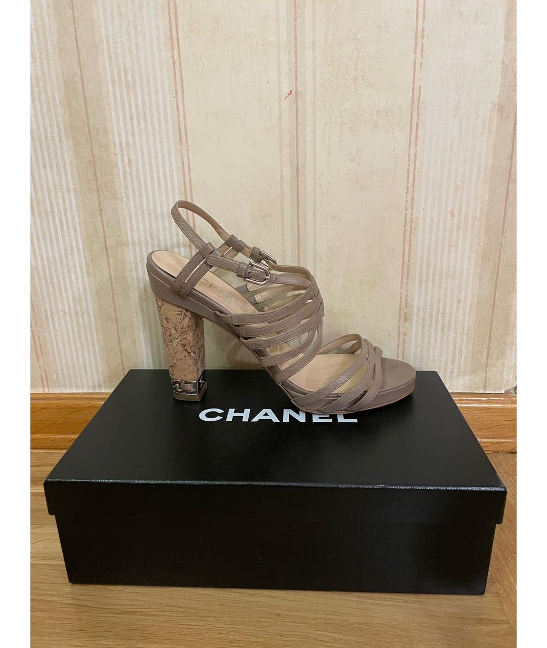 CHANEL Бежевые кожаные босоножки, фото 5