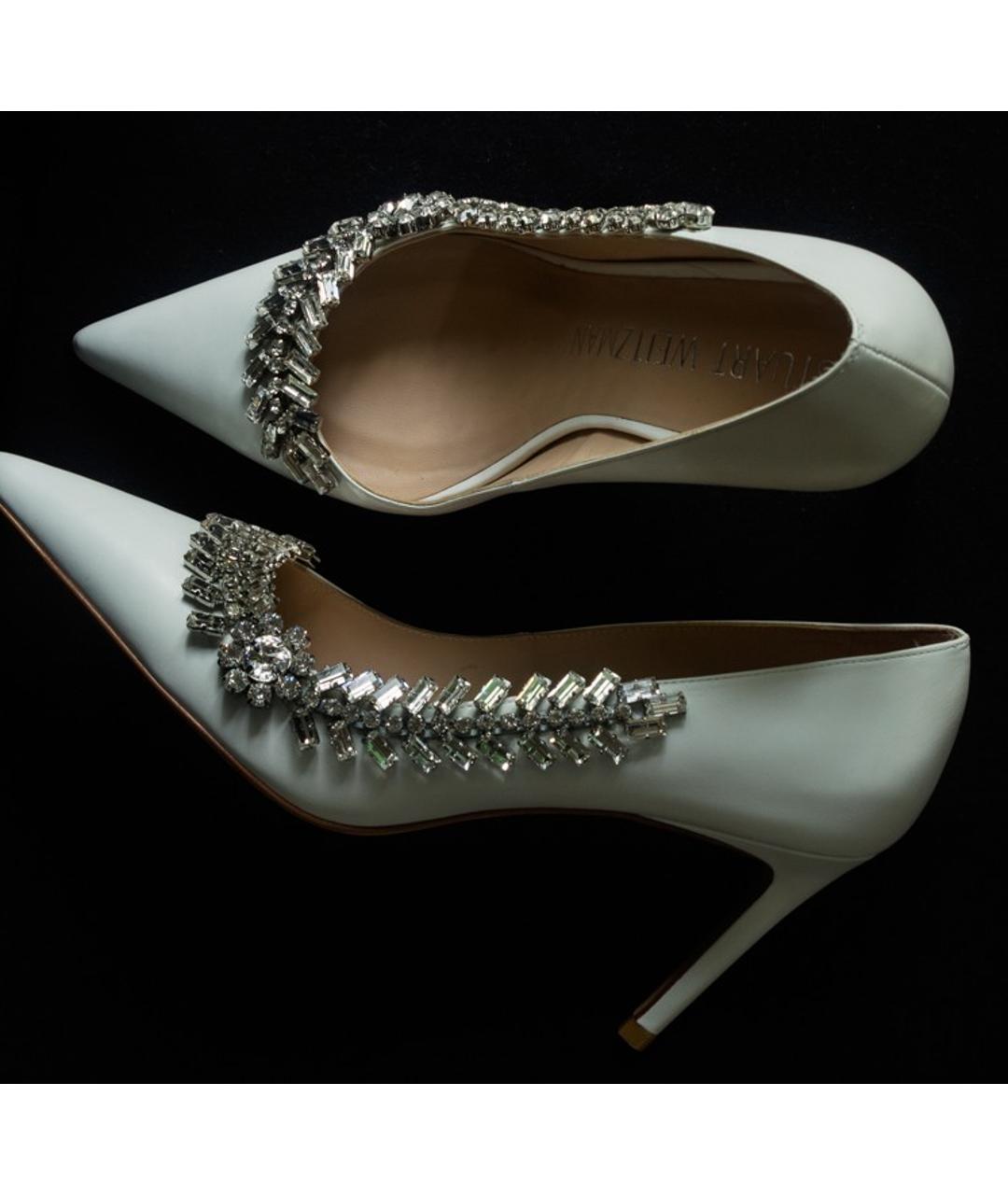 STUART WEITZMAN Белые кожаные свадебные туфли на среднем каблуке, фото 6