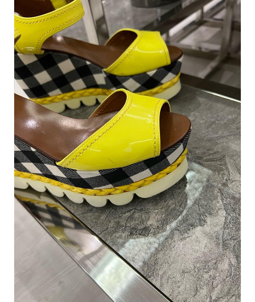 DOLCE&GABBANA Желтые босоножки из лакированной кожи, фото 3