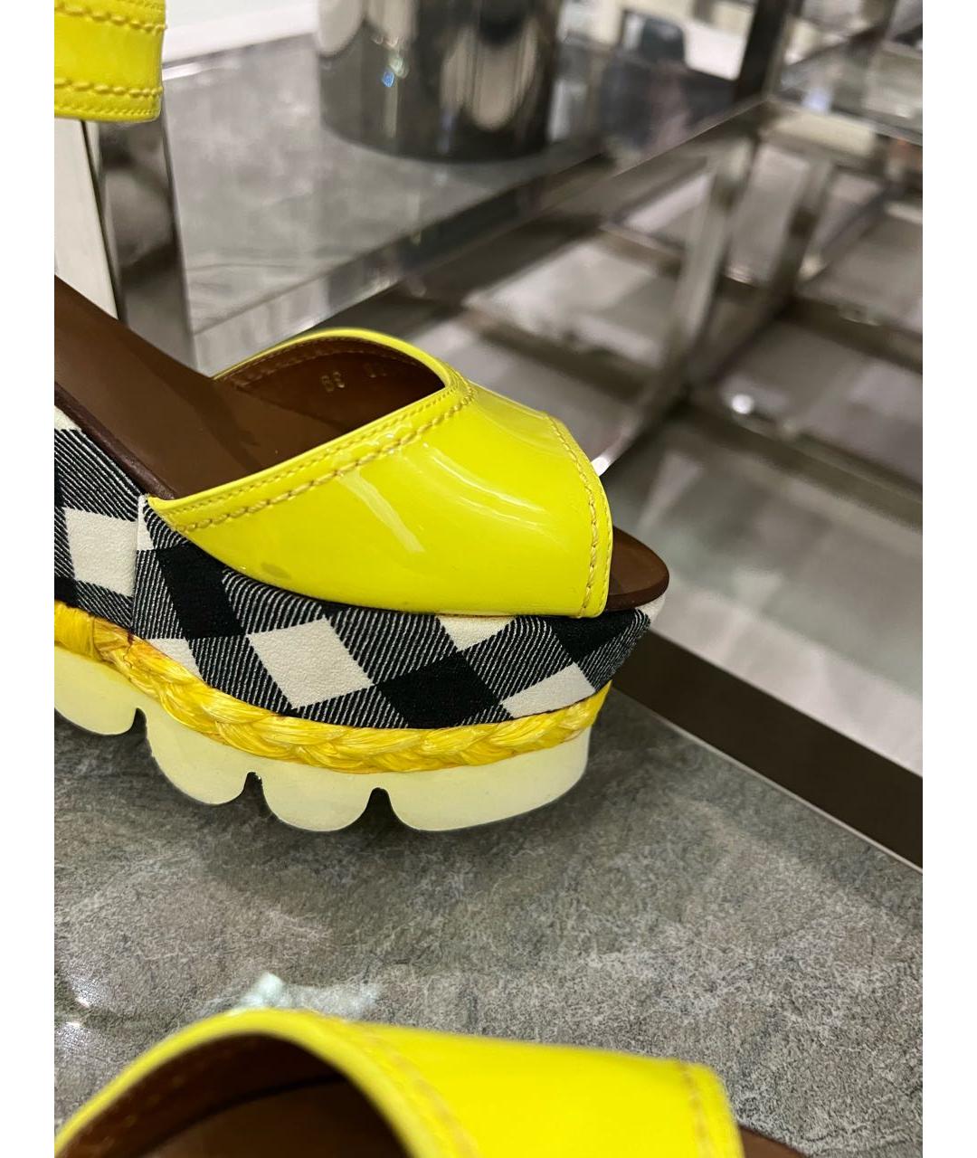 DOLCE&GABBANA Желтые босоножки из лакированной кожи, фото 5