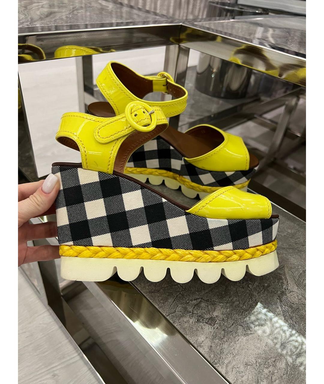 DOLCE&GABBANA Желтые босоножки из лакированной кожи, фото 2