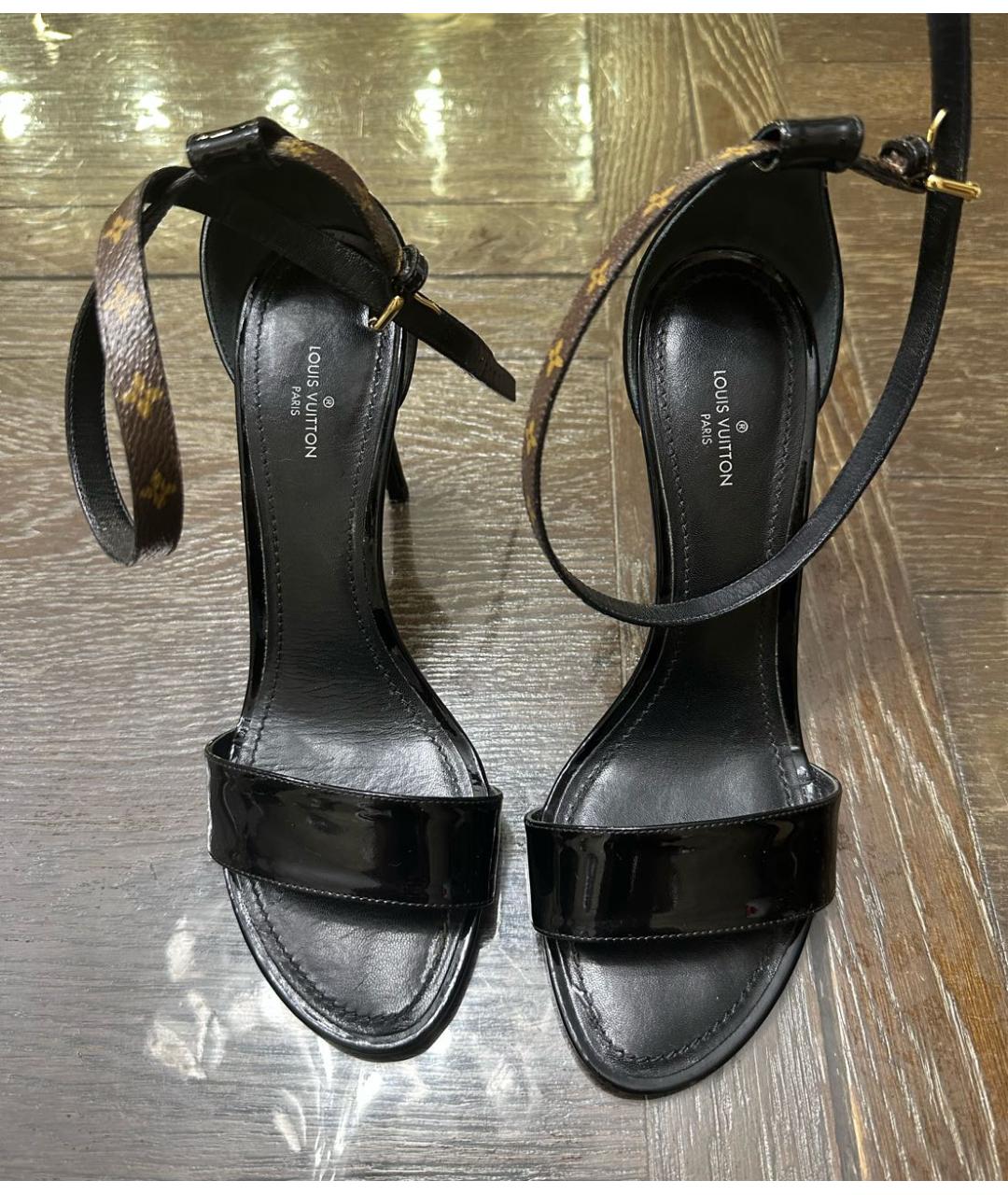LOUIS VUITTON Черные босоножки из лакированной кожи, фото 2
