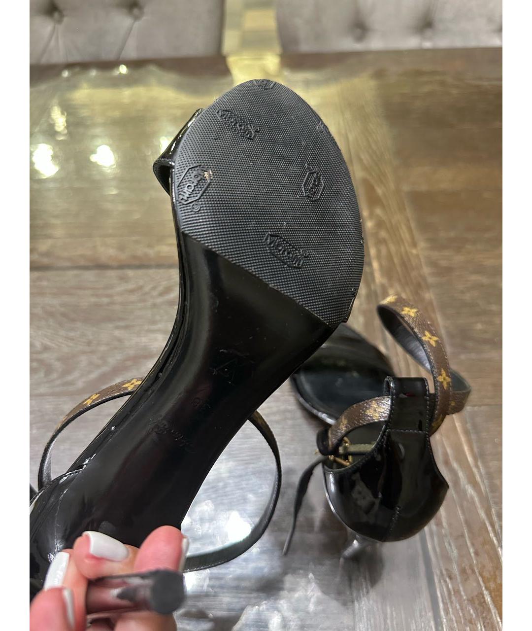 LOUIS VUITTON Черные босоножки из лакированной кожи, фото 6