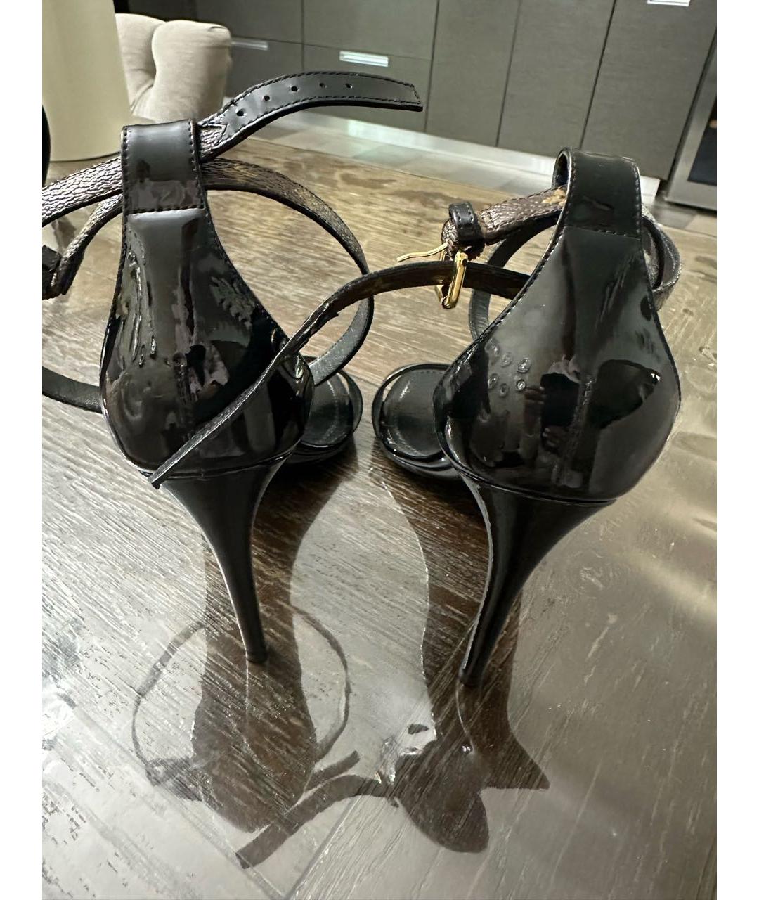 LOUIS VUITTON Черные босоножки из лакированной кожи, фото 4