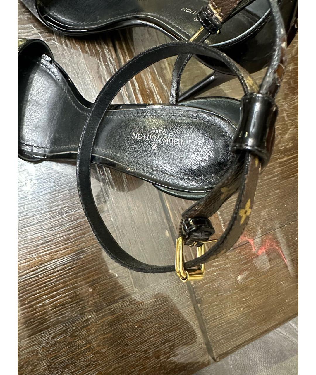 LOUIS VUITTON Черные босоножки из лакированной кожи, фото 5