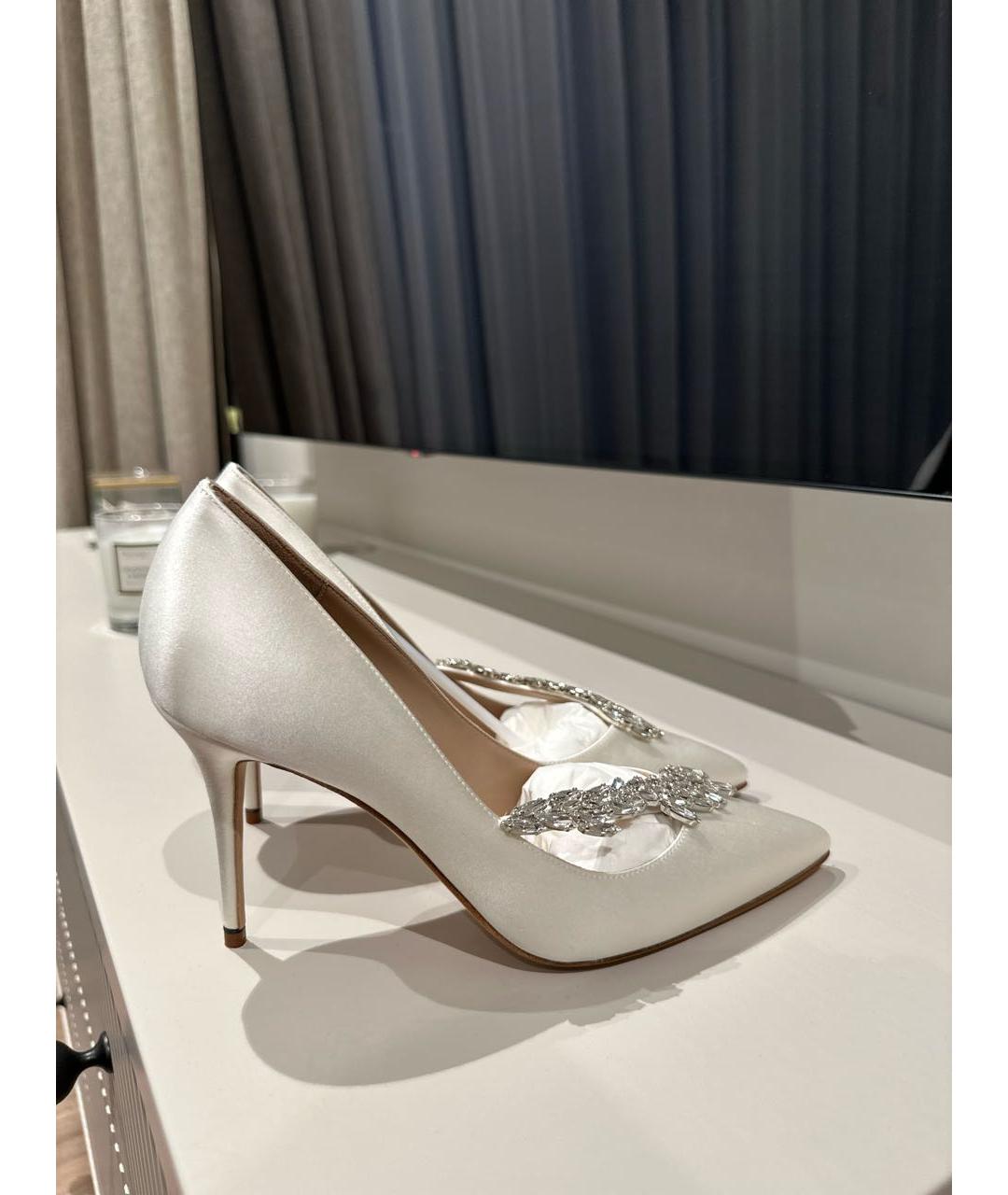 MANOLO BLAHNIK Белые текстильные свадебные туфли на среднем каблуке, фото 5