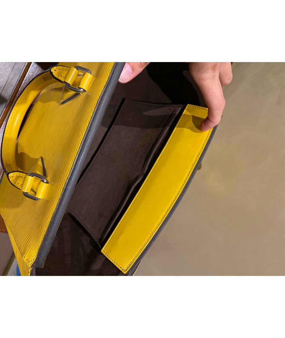 LOUIS VUITTON PRE-OWNED Желтая кожаная сумка тоут, фото 7