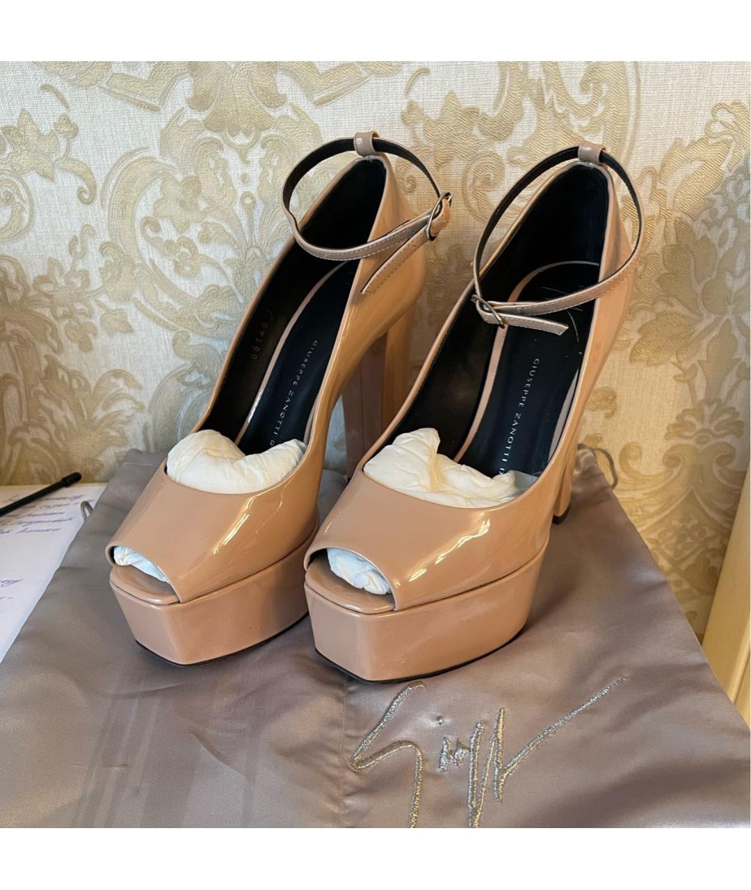 GIUSEPPE ZANOTTI DESIGN Бежевые босоножки из лакированной кожи, фото 3