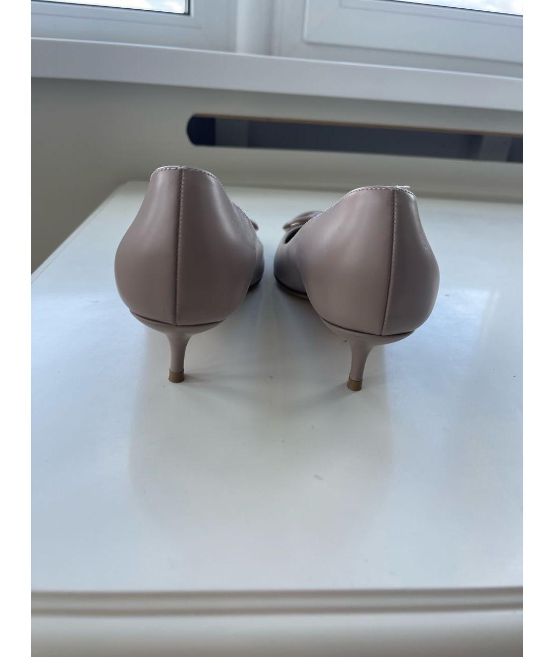 VALENTINO Бежевые кожаные лодочки на низком каблуке, фото 4