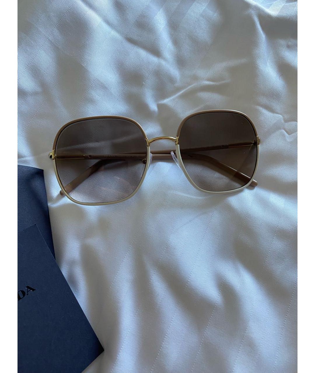 PRADA Бежевые пластиковые солнцезащитные очки, фото 8
