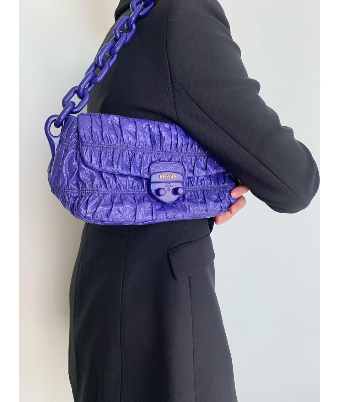 PRADA Фиолетовая сумка с короткими ручками из лакированной кожи, фото 6
