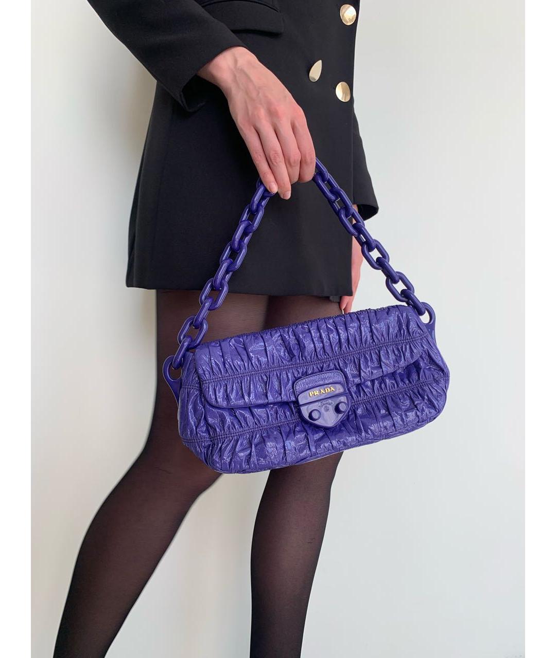 PRADA Фиолетовая сумка с короткими ручками из лакированной кожи, фото 4
