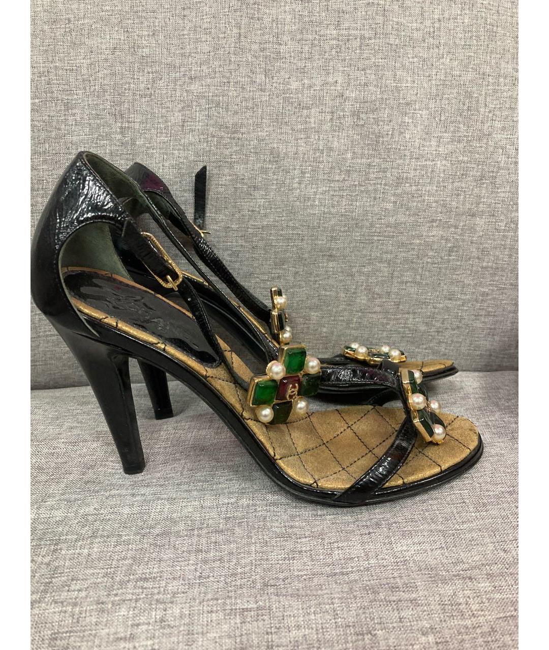 CHANEL Черные босоножки из лакированной кожи, фото 7
