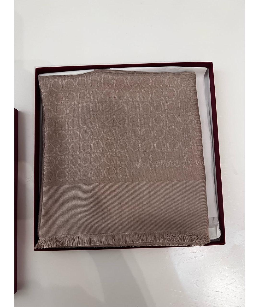 SALVATORE FERRAGAMO Бежевый шелковый платок, фото 5