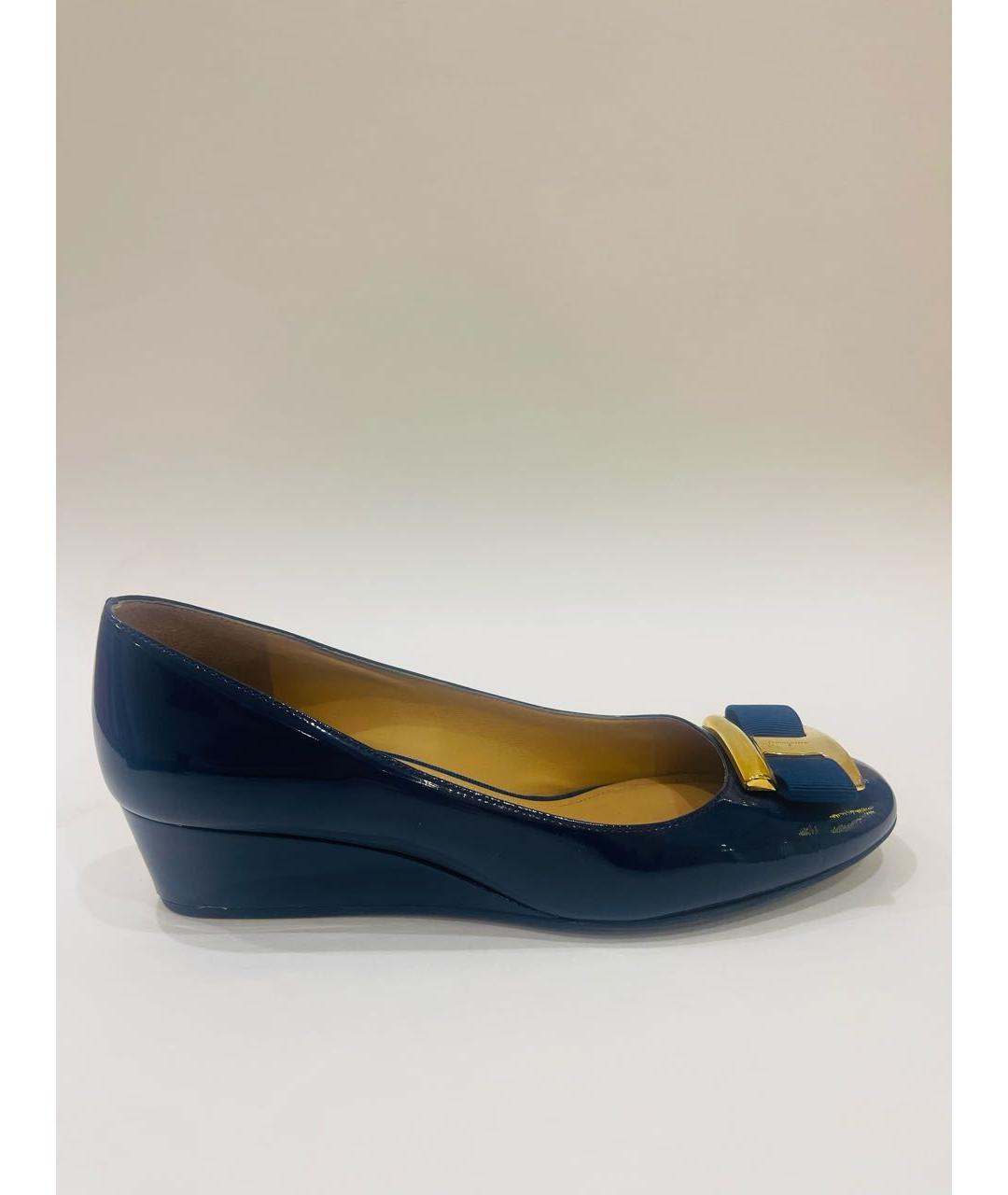 SALVATORE FERRAGAMO Темно-синие туфли из лакированной кожи, фото 8