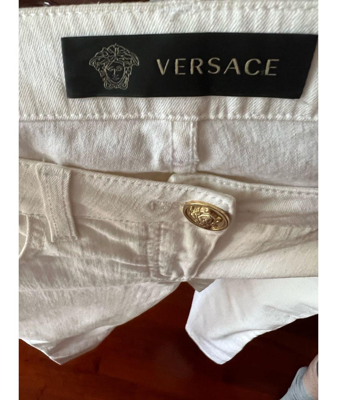 VERSACE Белые хлопко-эластановые джинсы слим, фото 3