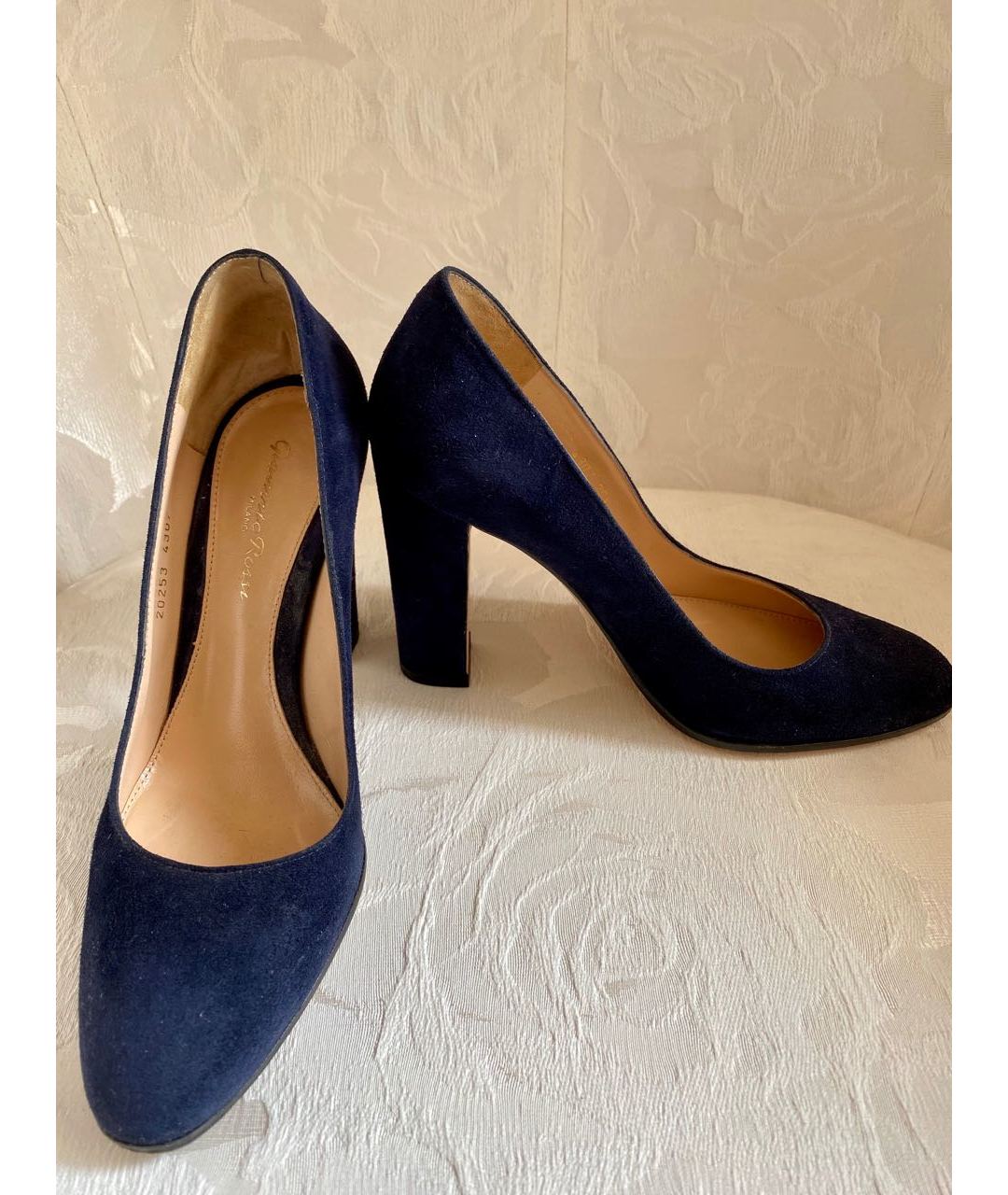 GIANVITO ROSSI Темно-синие замшевые туфли, фото 2