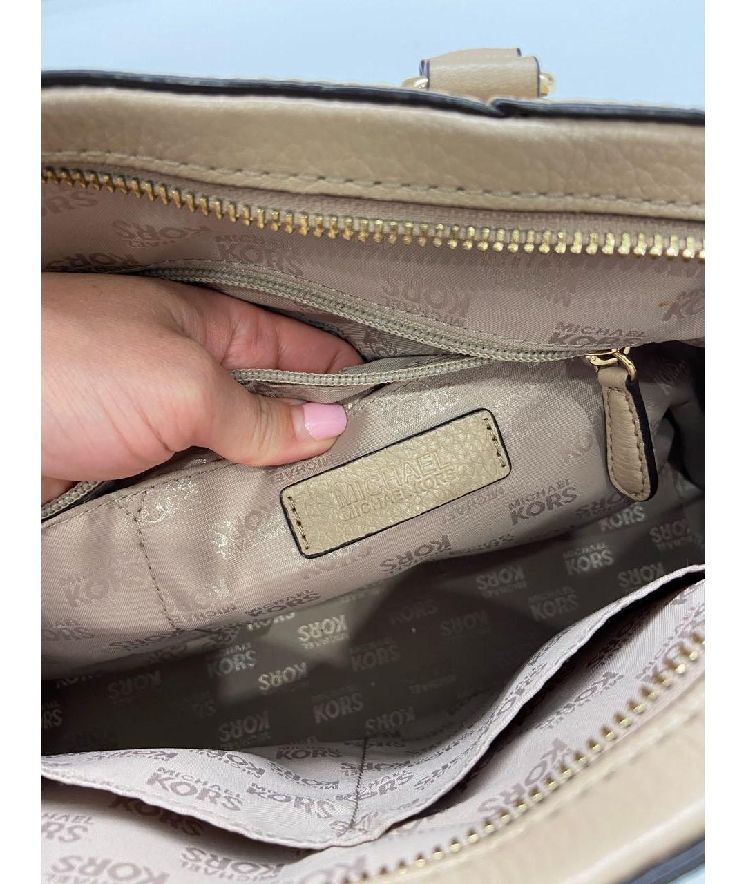 MICHAEL MICHAEL KORS Бежевая кожаная сумка с короткими ручками, фото 4
