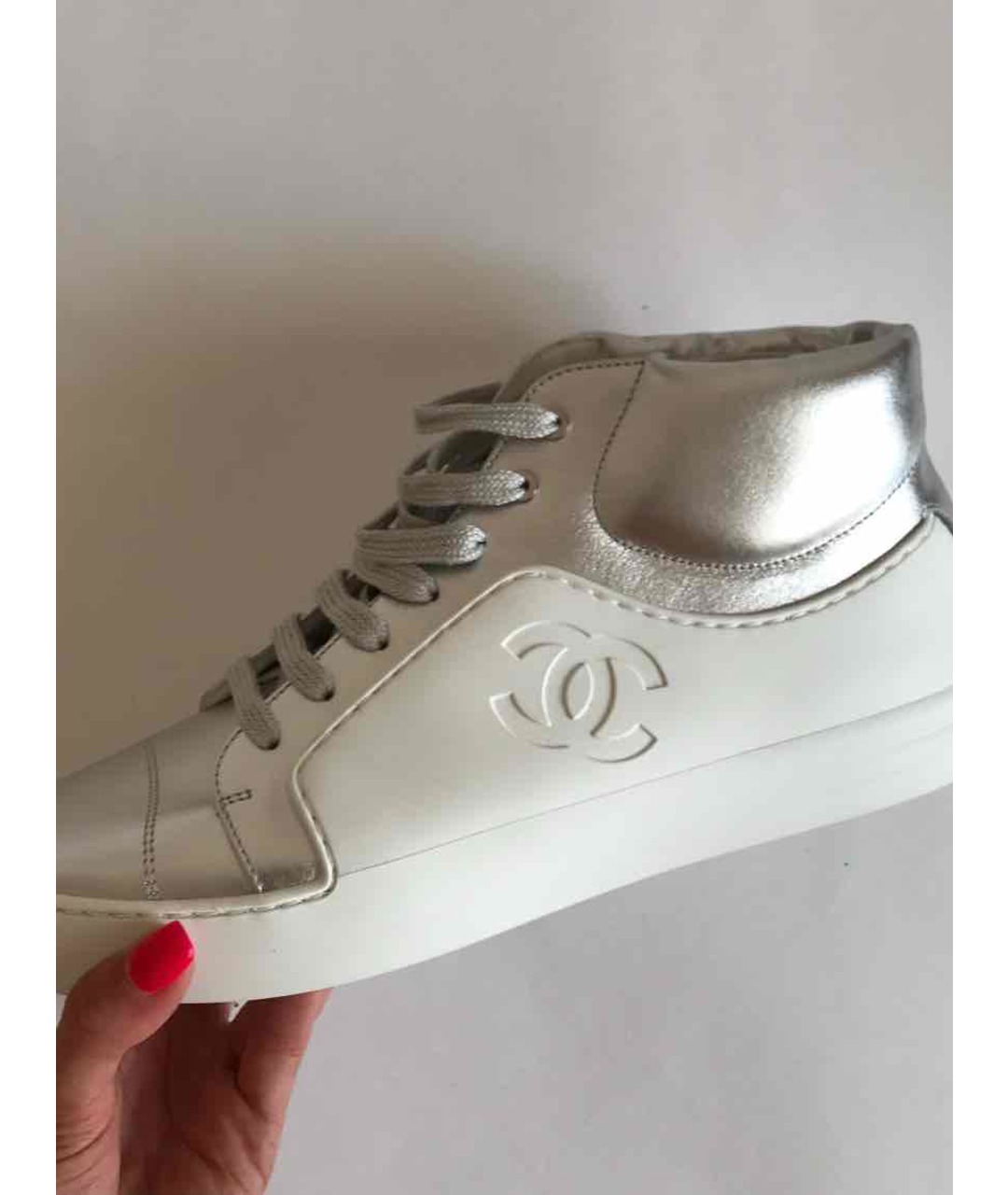 CHANEL PRE-OWNED Серебряные кожаные кроссовки, фото 4