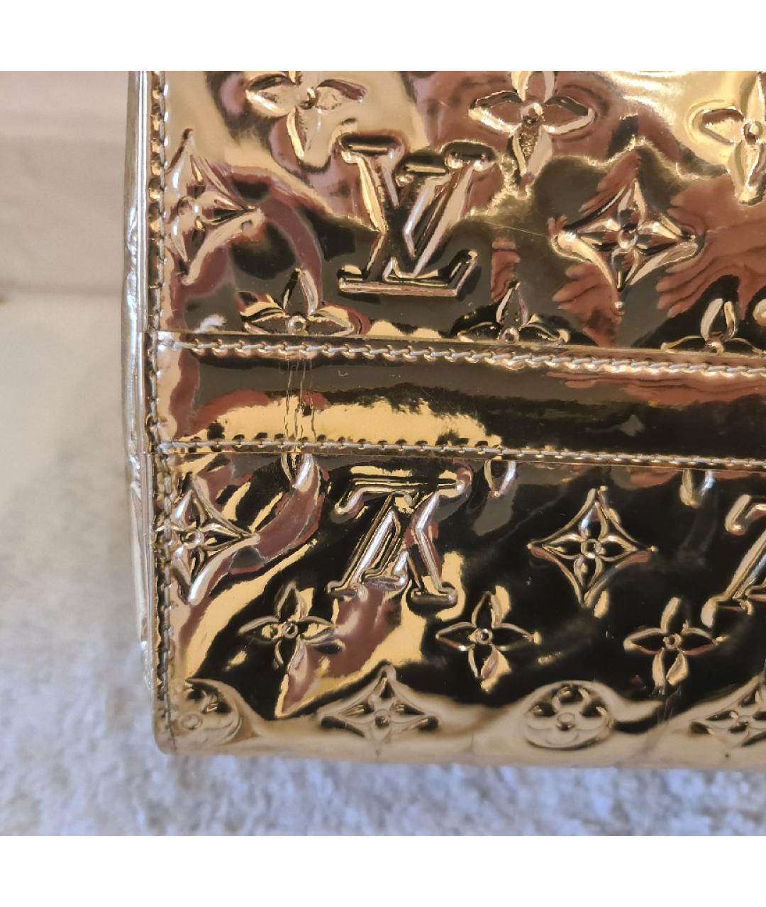 LOUIS VUITTON Золотая сумка с короткими ручками из лакированной кожи, фото 6