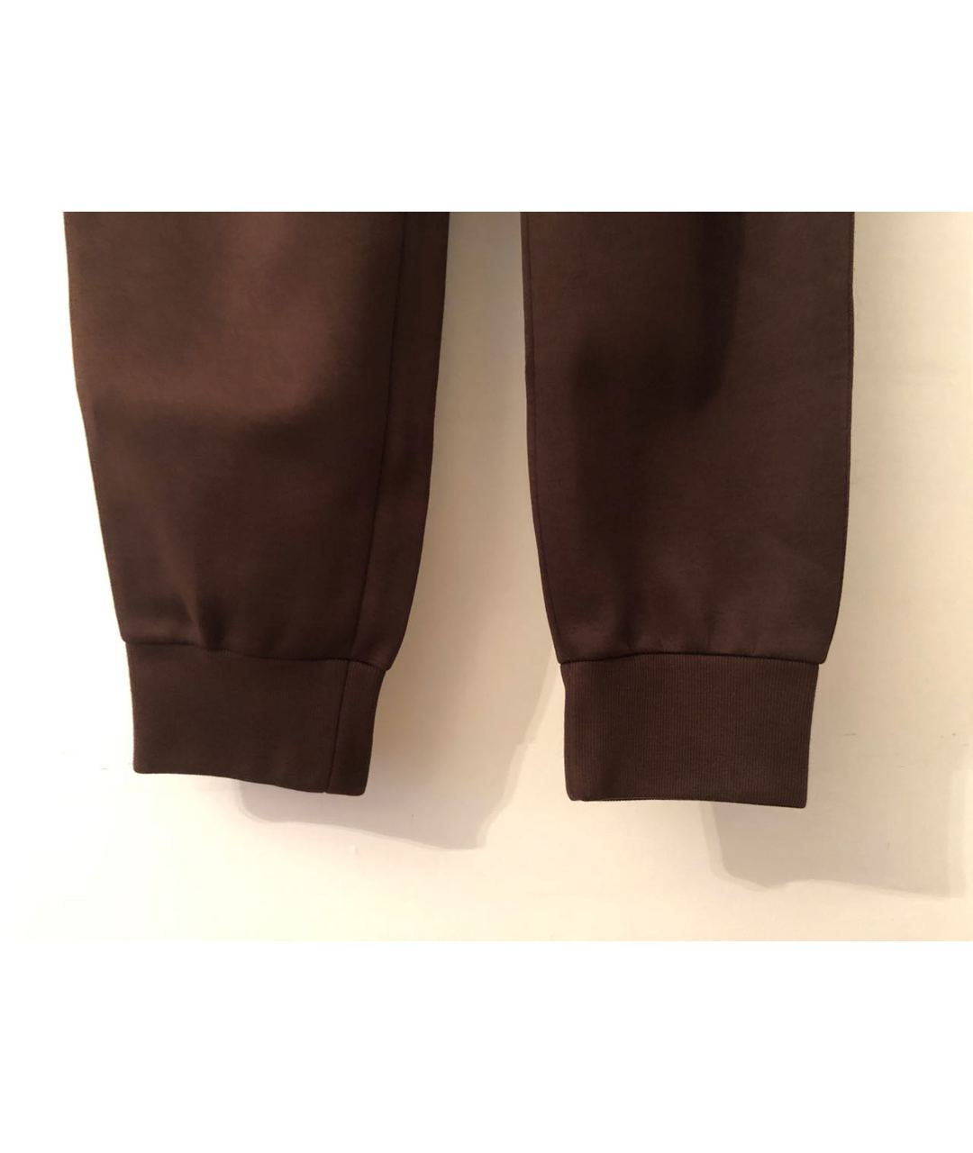 NEIL BARRETT Коричневые полиуретановые брюки чинос, фото 2