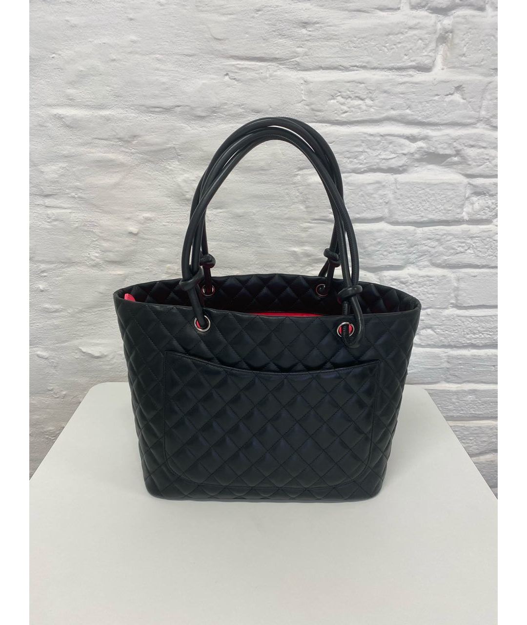 CHANEL PRE-OWNED Черная кожаная сумка с короткими ручками, фото 3