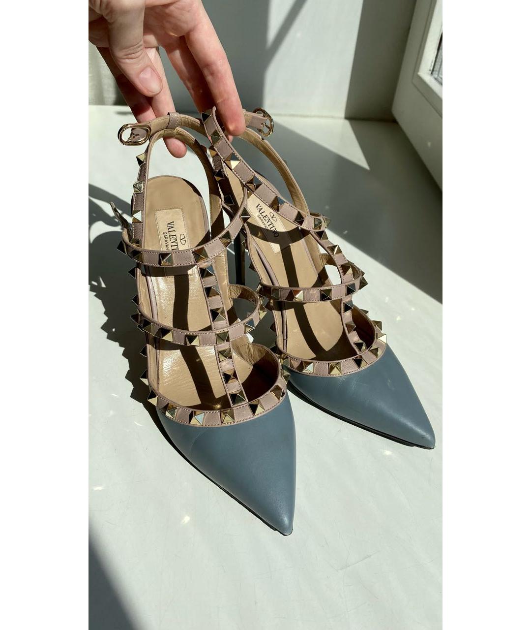 VALENTINO Серые кожаные босоножки, фото 2