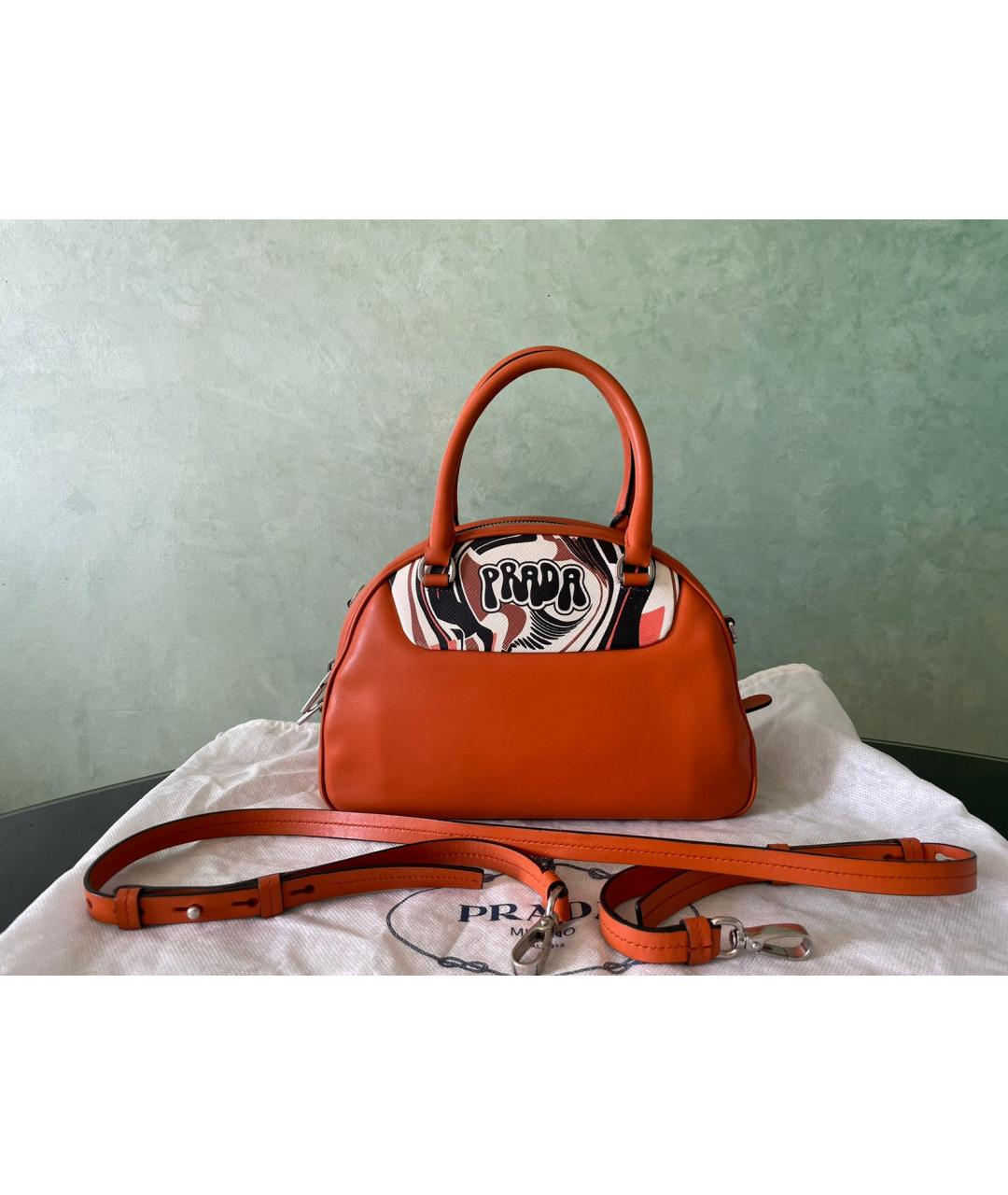 PRADA Оранжевая кожаная сумка с короткими ручками, фото 3