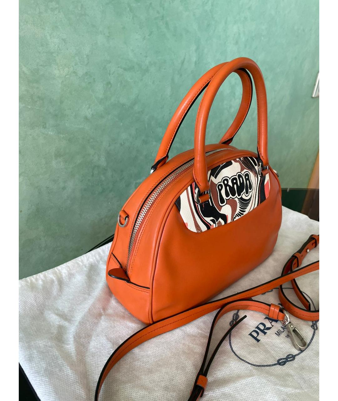 PRADA Оранжевая кожаная сумка с короткими ручками, фото 2