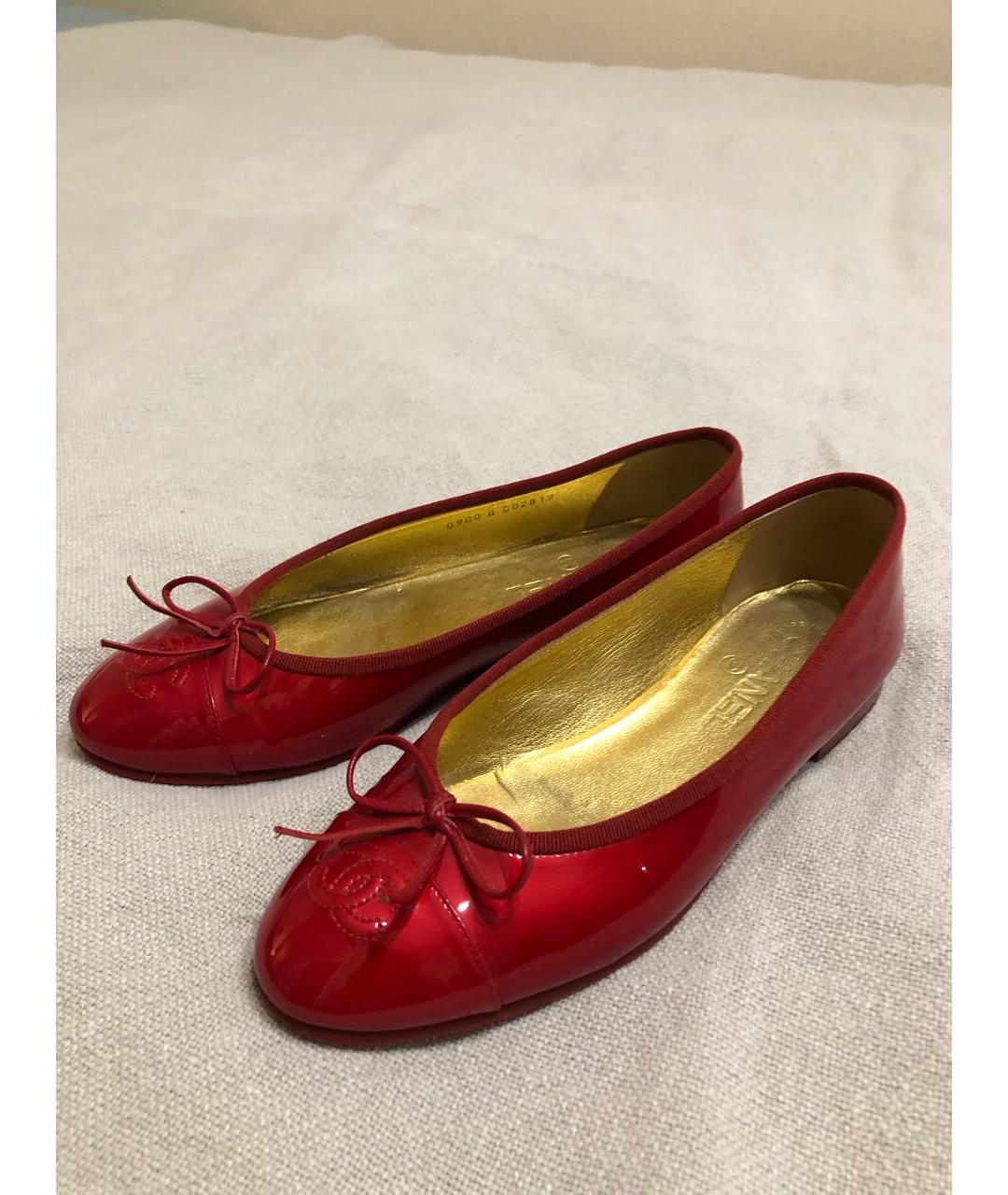 CHANEL Красные балетки из лакированной кожи, фото 4